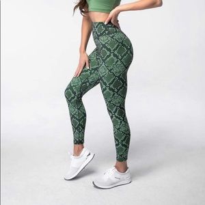 Balance Athletica Ascend Leggings- Viper